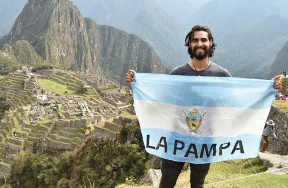 Un ciclista pampeano viaja desde hace un año en bicicleta hasta Alaska