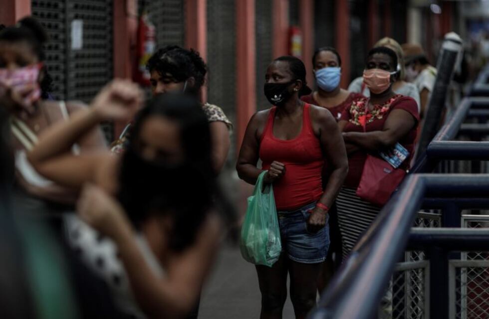 Brasil comenzará a producir la vacuna rusa Sputnik V y la exportará a Argentina