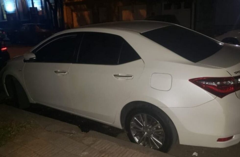 Con golpes y patadas quiso huir de la policía, pero fue detenido