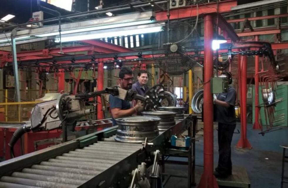 Trabajadores de Mefro Wheels reclaman que no se les pagó el fondo de desempleo al que se comprometió Nación