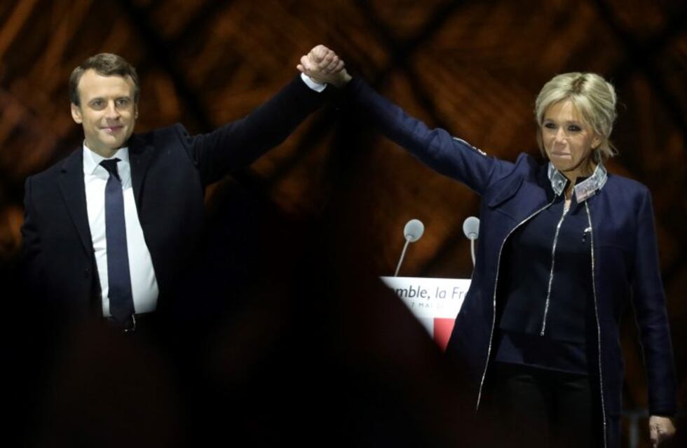 Macron acusó de "misóginos" a quienes critican su relación con su mujer, 24 años mayor