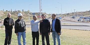 EL intendente prometió que antes de fin de años estarán construidos dos rulos que harán más fluidos el tránsito de la zona\u002E