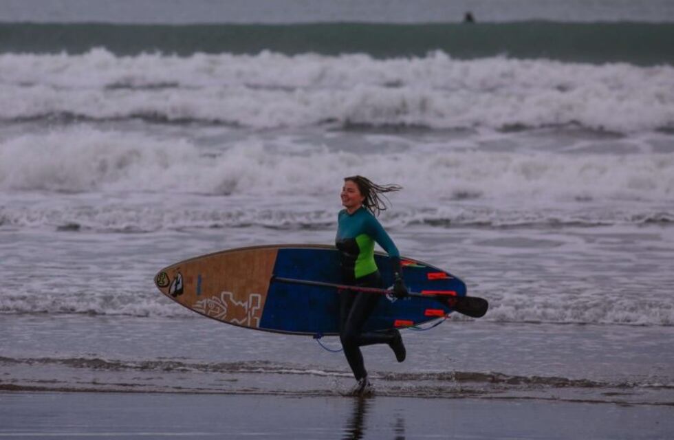 Surfistas se manifestaron en las playas de Mar del Plata para lograr la excepción a la cuarentena