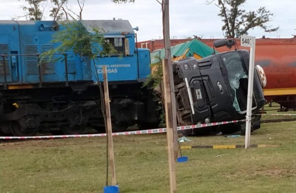 Choca un tren y un camión: Los involucrados son de San Francisco y Frontera
