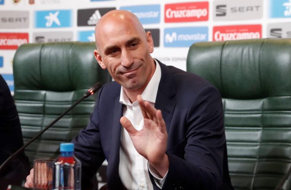 La FIFA suspendió a Luis Rubiales de toda actividad relacionada al futbol: la denuncia de las jugadoras españolas