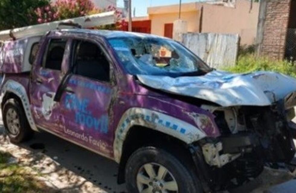La camioneta del Cine Móvil de Mendoza chocó en San Luis