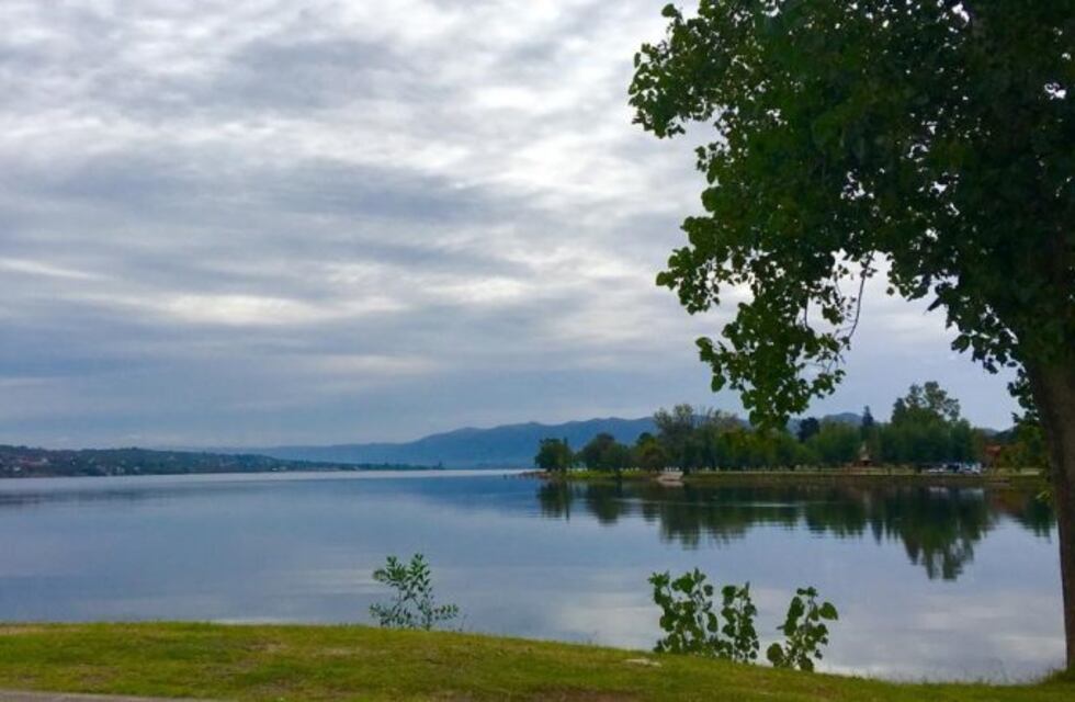 Jueves frío y gris en Carlos Paz: máxima de 15 grados