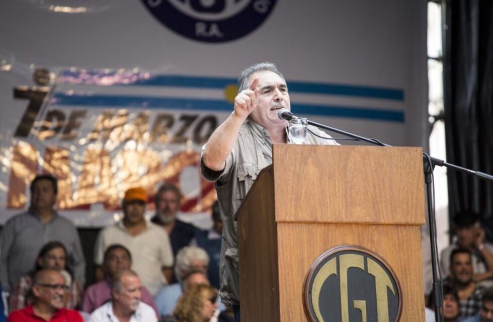 Uno de los jefes de la CGT calificó de "energúmenos" a los que generaron incidentes