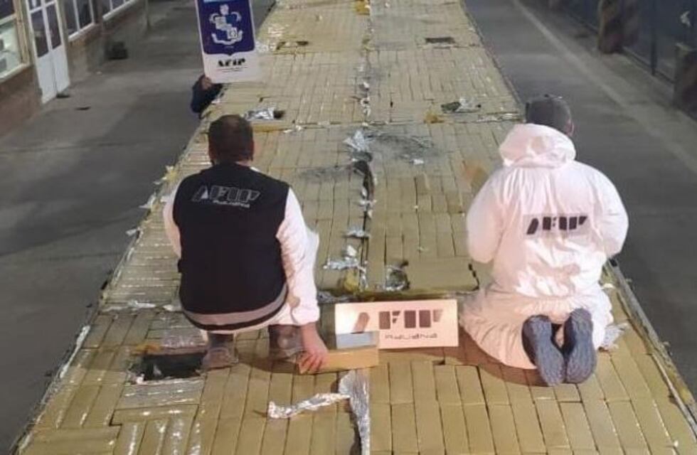 Llevaban mil kilos de marihuana escondidos en paquetes de arroz