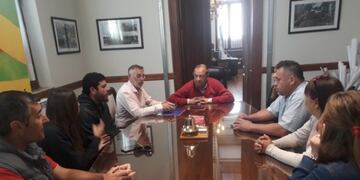 Vecinos del Barrio Ruta 3 Sur con el Intendente Sánchez (foto Diario3)
