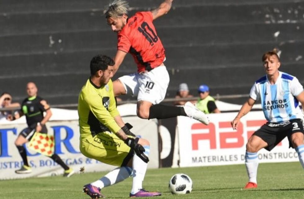 El goleador que quiere destronar a Pablo Vegetti en la B Nacional