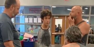 Entrenamiento joven sin brazos