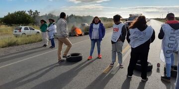 Docentes cortan ruta