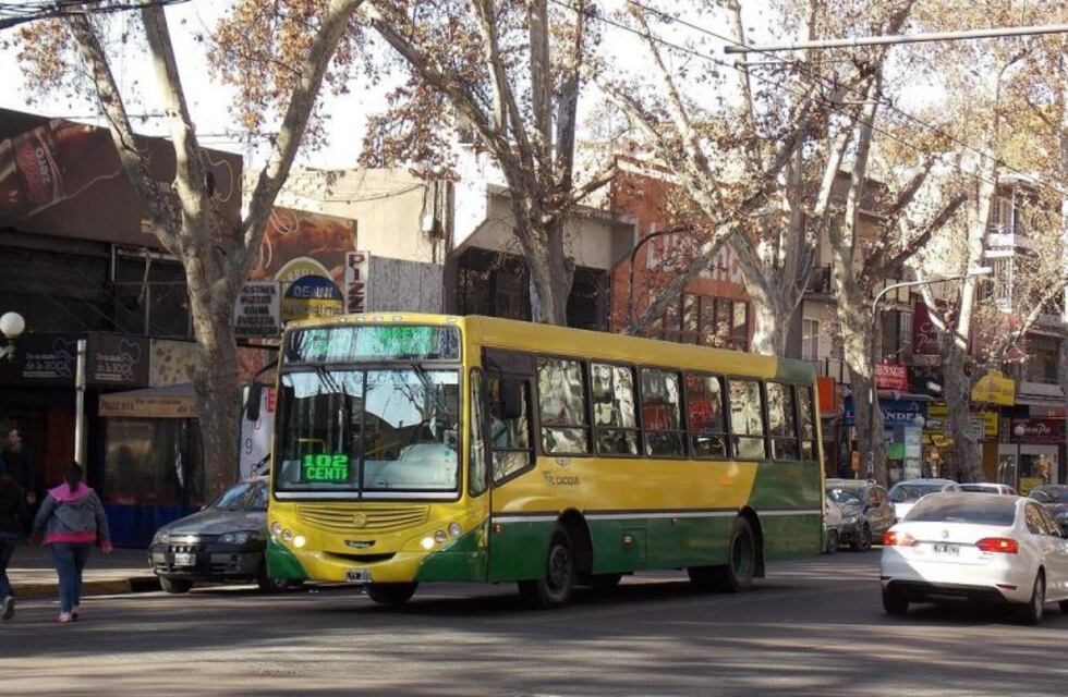 Cómo funciona en Mendoza la nueva empresa que irrumpe en el transporte rosarino
