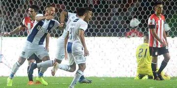 Con la cabeza en la Libertadores, Talleres le ganó a Estudiantes