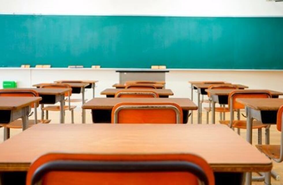 Docente condenado por acoso hace 9 meses, abusa de un adolescente