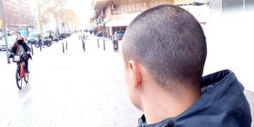 Adán Seitor en la Gran Vía de las Cortes Xatalanas, a metros de su domicilio\u002E