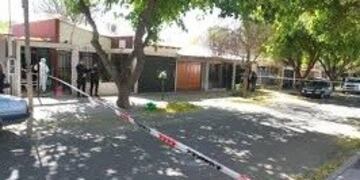 La vivienda donde fue asesinado León Domingo Burela Yanchina, en el barrio Kolton de Las Heras\u002E