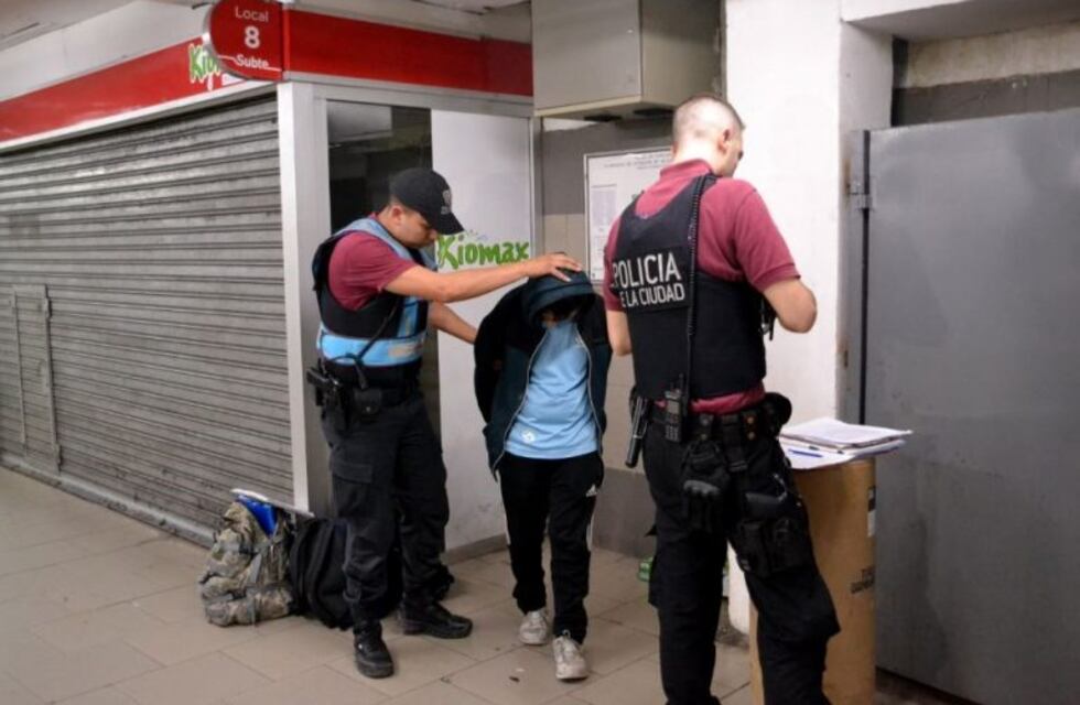 Detuvieron a un joven por acosar a una menor de 8 años en la línea B del subte