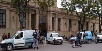 Operativo policial en el Hospital del Milagro (Fm Profesional)