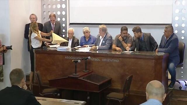 Tres empresas presentaron sus propuestas para televisar el fu00fatbol argentino.