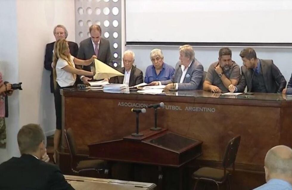 Los dirigentes de AFA se tomarán hasta el jueves para decidir cuál es la mejor oferta