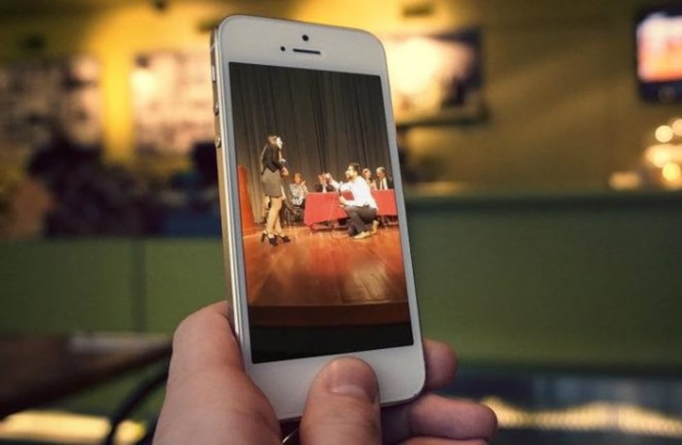 Propuesta de casamiento en plena colación de la Facultad de Artes