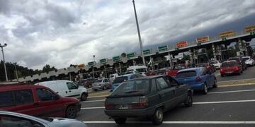 Aumento de peajes\u002E (Clarín)