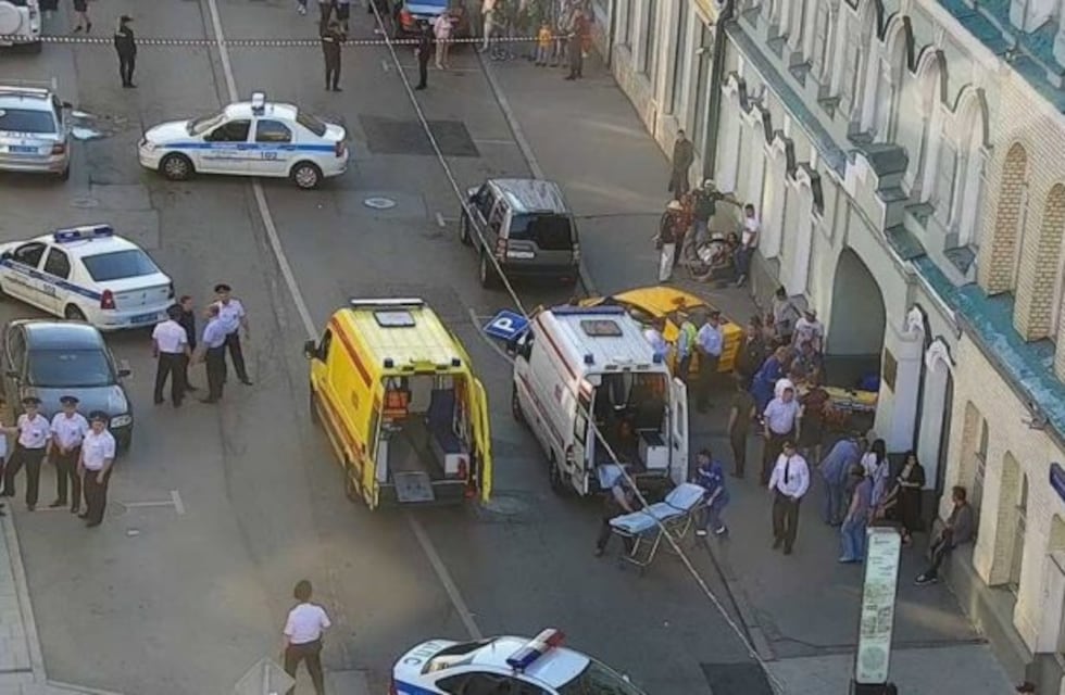 Moscú: un taxi arrolló a una multitud y hay al menos 8 heridos