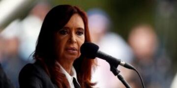 La expresidente volviu00f3 a usar su cuenta de Twitter para referirse al encubrimiento de la AMIA. (Reuters)