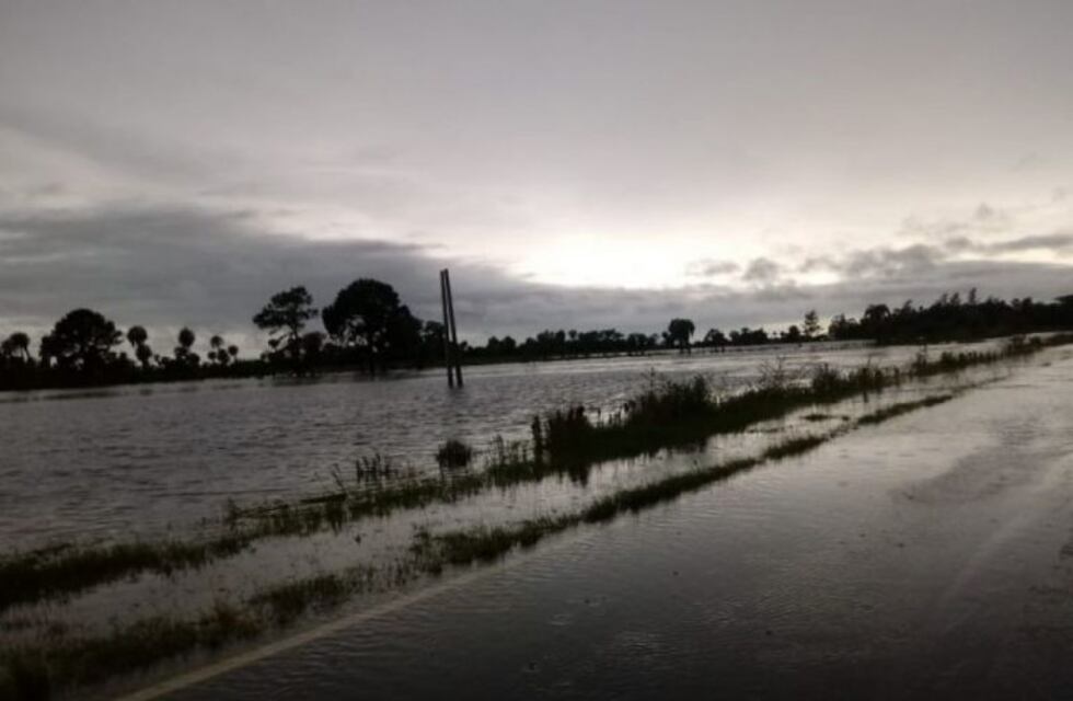 Piden precaución al circular por Ruta 12 por el desborde de dos arroyos
