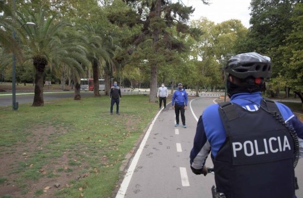 Mendoza regresa a distanciamiento y volverían reuniones familiares