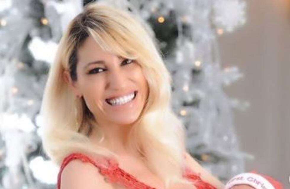 A días de ser mamá, Vicky Xipolitakis mostró su figura en ropa interior