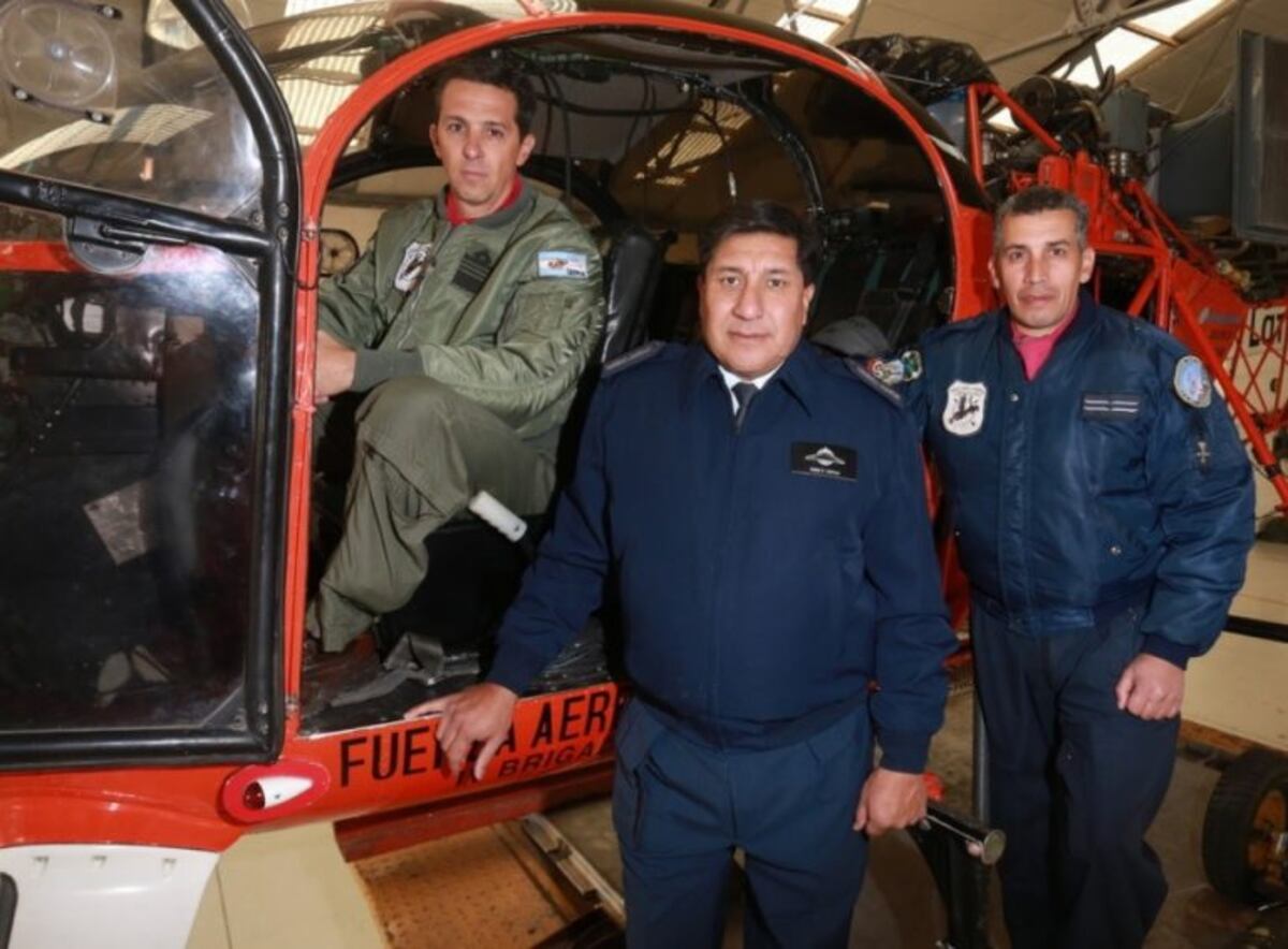 Pilotos mendocinos rescataron el Mi-171 el cual había quedado en Catamarca luego de la comitiva presidencial que viajaba quedó varado en medio de las montañas\u002E