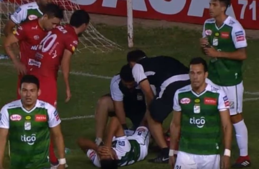 Sufrió una fractura de peroné y tuvo que ser trasladado al hospital en el baúl de un taxi