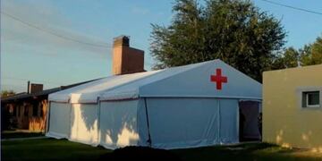 La carpa sanitaria se pudo adquirir gracias al aporte también de comerciantes, productores y vecinos de la localidad\u002E
