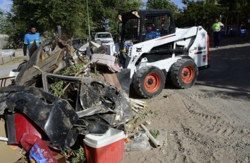 Limpieza Urbana se encuentra haciendo un operativo en el barrio Provincias Unidas