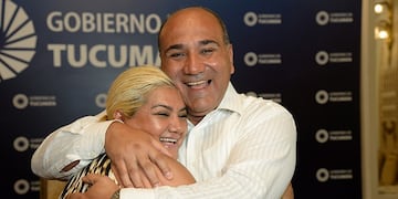 Gladys junto al mandatario provincial\u002E (Gobierno Tucumán)