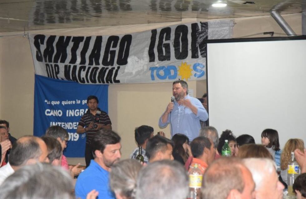 Igon cerró su campaña en Esquel acompañado por referentes de la región
