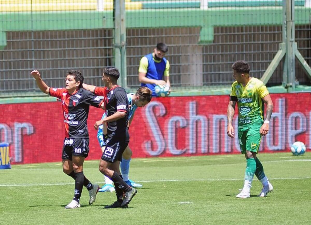 Colón estrenará camiseta el lunes ante Central Córdoba