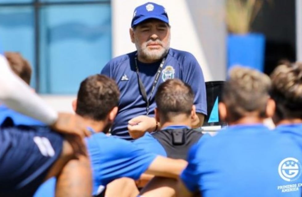 Maradona evalúa una variante para visitar a Aldosivi