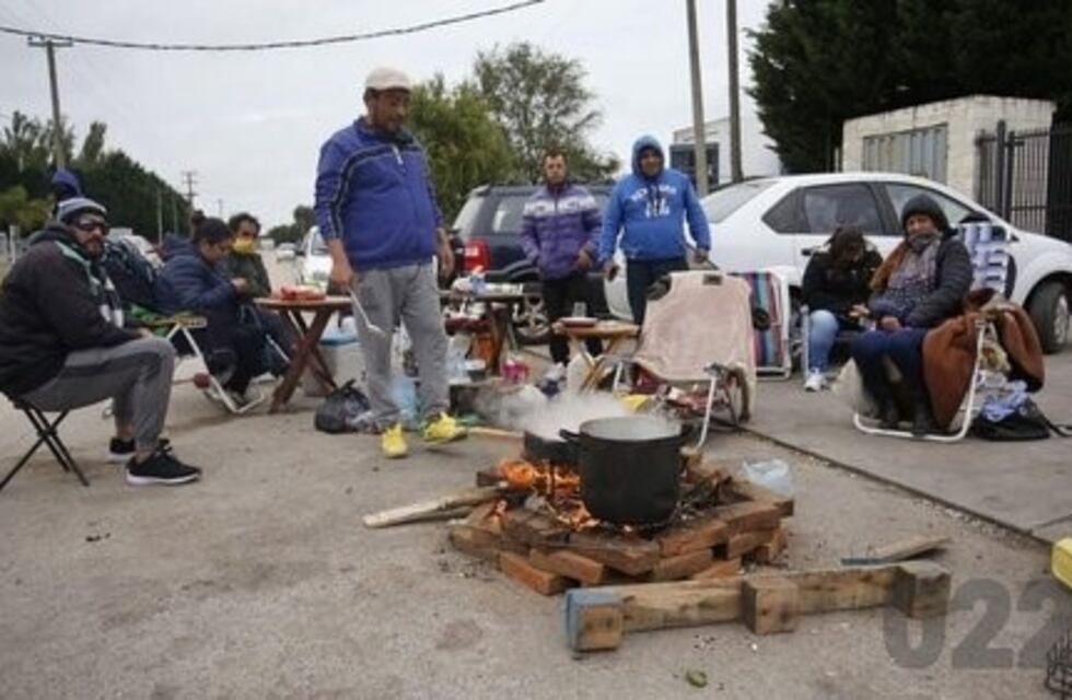 Trabajadores de un frigorífico de Mar del Plata levantaron un acampe en el Parque Industrial
