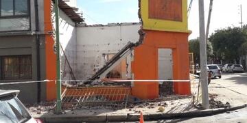 Edificio en demolición\nCrédito: Máxima Online