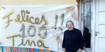 Una abuela cumplió cien años y así lo festejó en plena pandemia