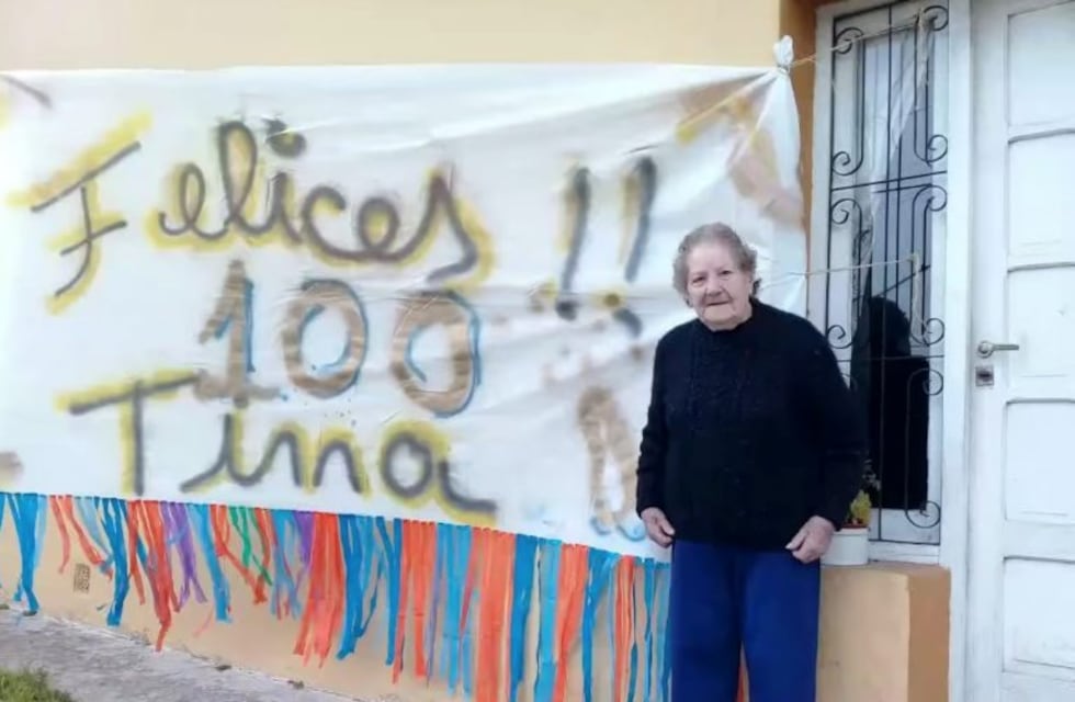 Una abuela cumplió cien años y así lo festejó en plena pandemia