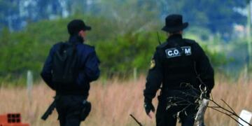 La Policía busca a un hombre acusado de abusar de su hijastra de 12 años\u002E (Foto: Época)