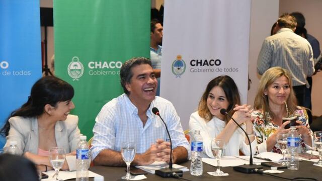 Jorge Capitanich, junto a la vicegobernadora y las ministras de Desarrollo Social y Educación.
