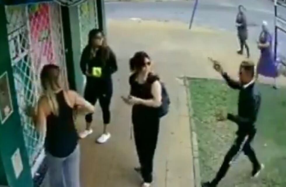 Ladrones armados robaron a clientes que hacían fila afuera de una farmacia en Tres de Febrero