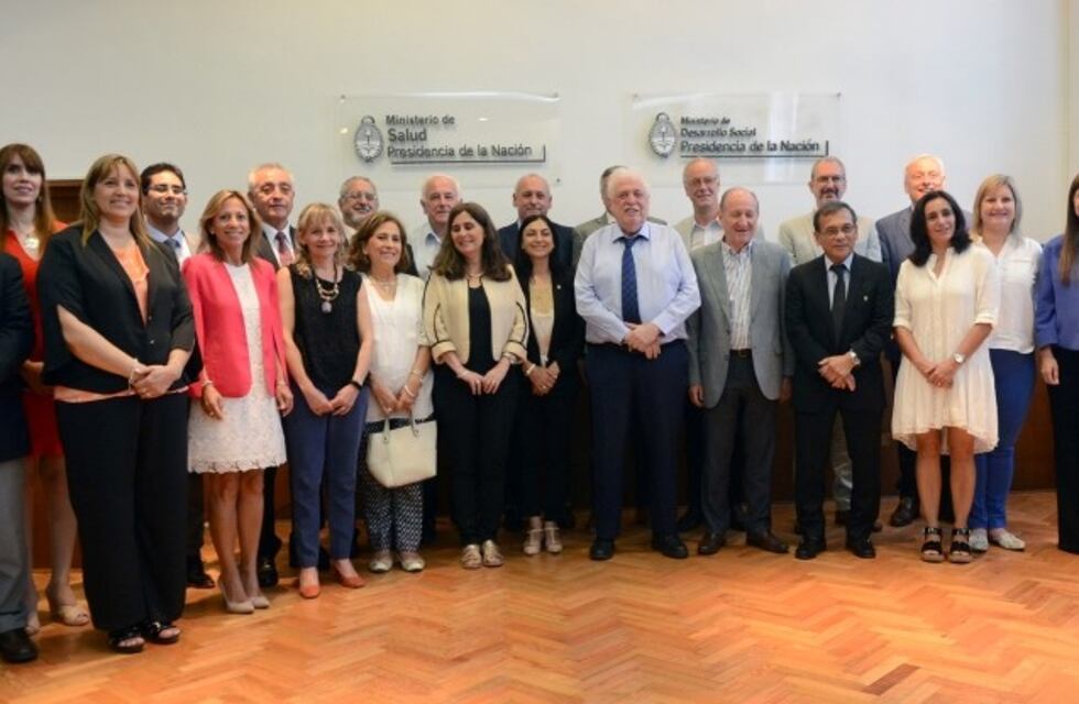 Luis Medina Ruiz junto con Ministros de Salud de otras provincias, evaluaron el plan Federal 2020-2024