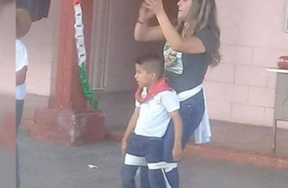 Un nene pudo bailar gracias al ingenio de su maestra